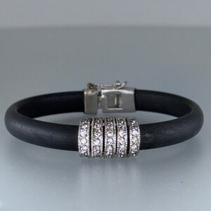 Chic Black and Silver Bracelet​